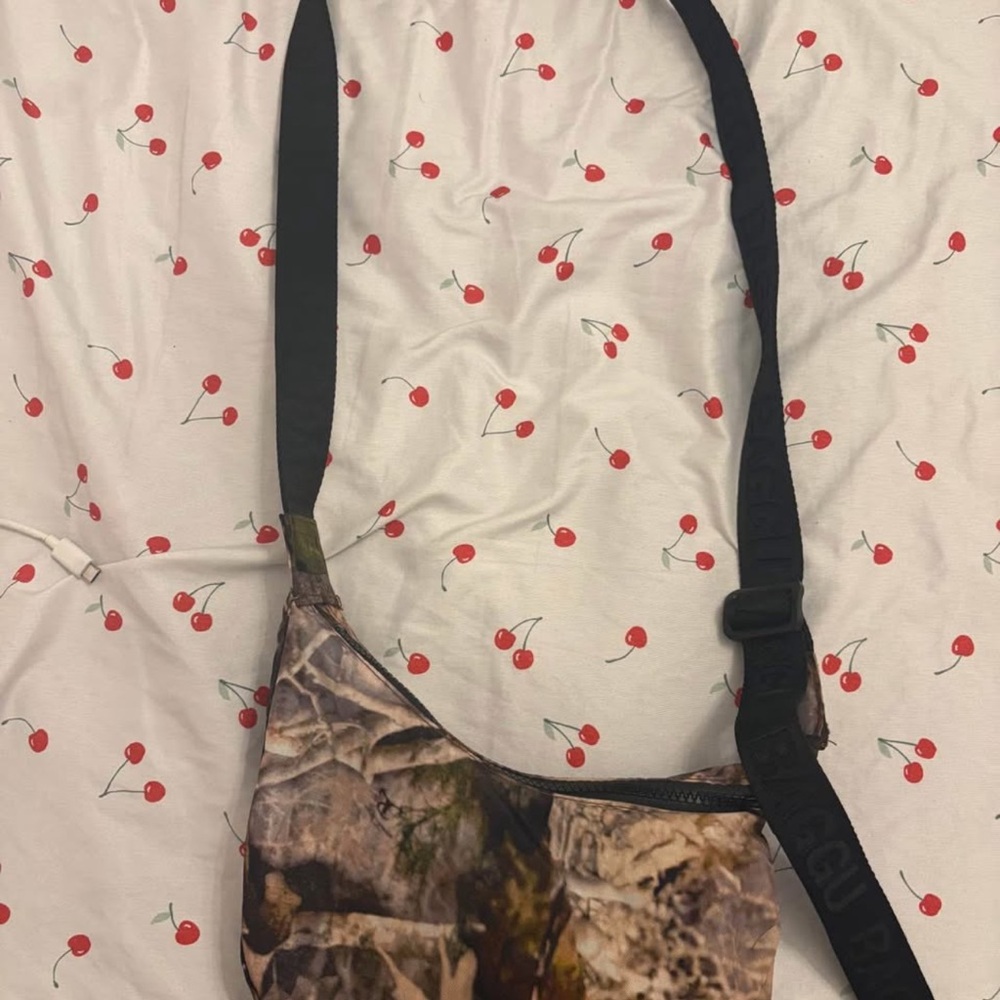 BAGGU Brown Crossbody Bag with Camouflage Design